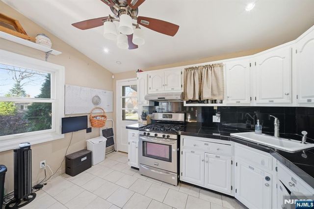 73 Page Drive, Oakland, NJ 07436