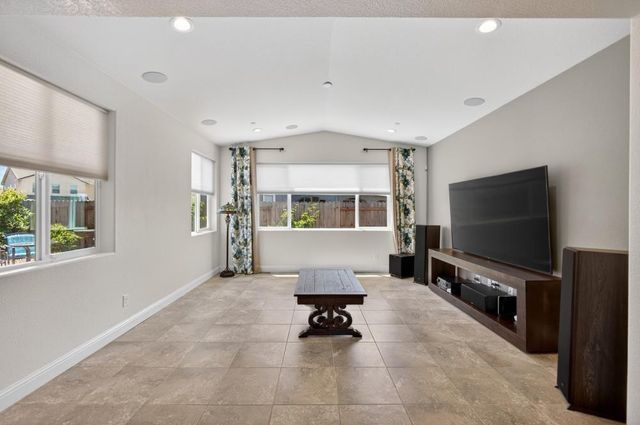 4090 Magenta Bloom Way, Rancho Cordova, CA 95742