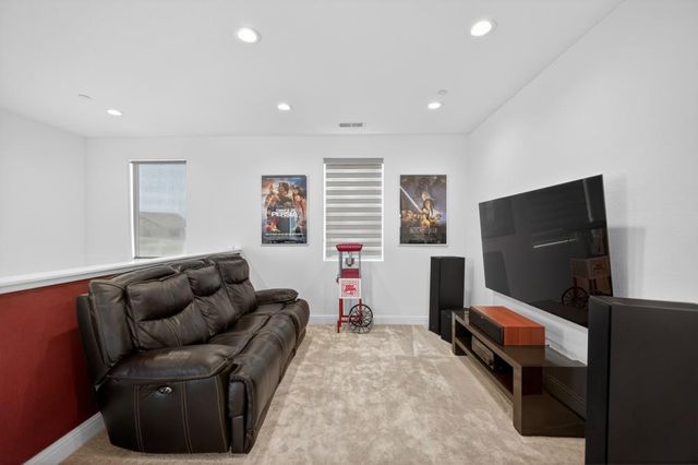 4090 Magenta Bloom Way, Rancho Cordova, CA 95742