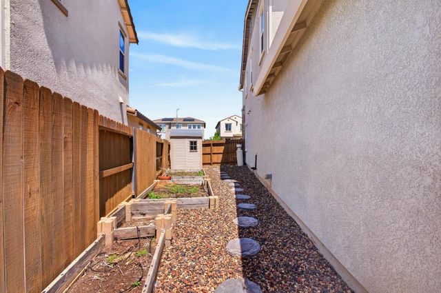 4090 Magenta Bloom Way, Rancho Cordova, CA 95742