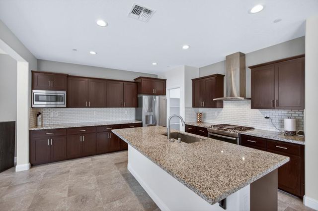 4090 Magenta Bloom Way, Rancho Cordova, CA 95742