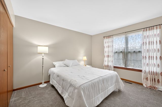 1293 Georgetown Way, Vernon Hills, IL 60061