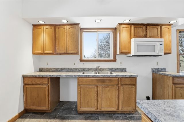 14 Sycamore, Fairhaven, MA 02719