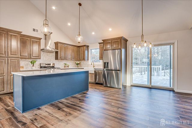 83 Sagamore Avenue, Edison, NJ 08820