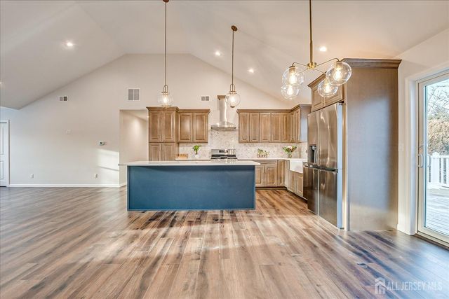 83 Sagamore Avenue, Edison, NJ 08820