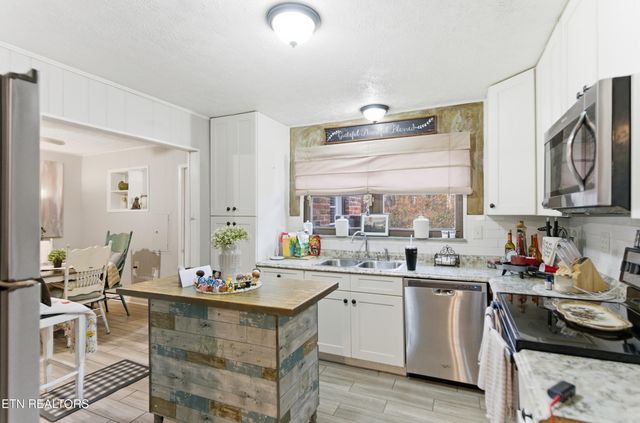 3810 Thrall Rd, Knoxville, TN 37918