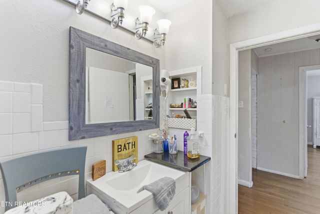 3810 Thrall Rd, Knoxville, TN 37918