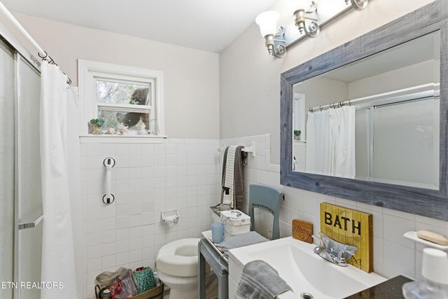 3810 Thrall Rd, Knoxville, TN 37918