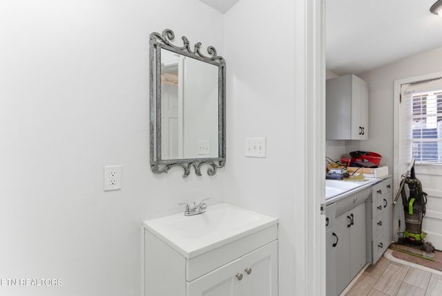 3810 Thrall Rd, Knoxville, TN 37918