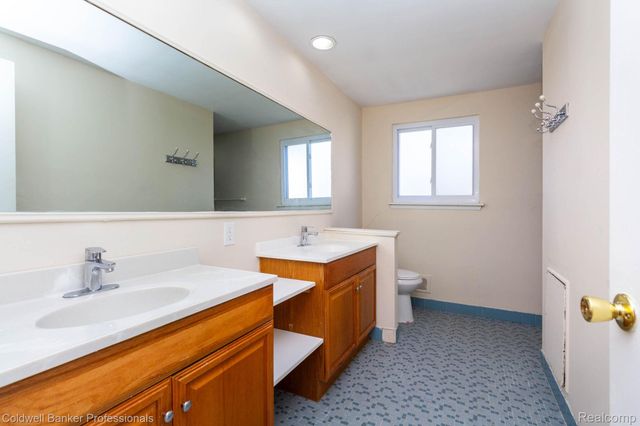 30201 Canterbury Drive, Southfield, MI 48076