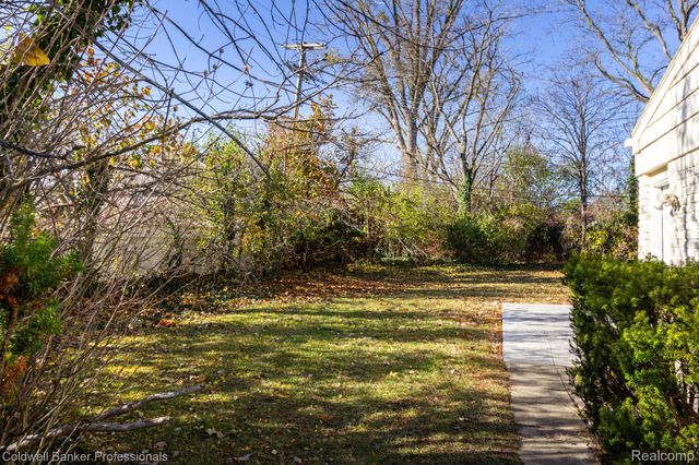 30201 Canterbury Drive, Southfield, MI 48076