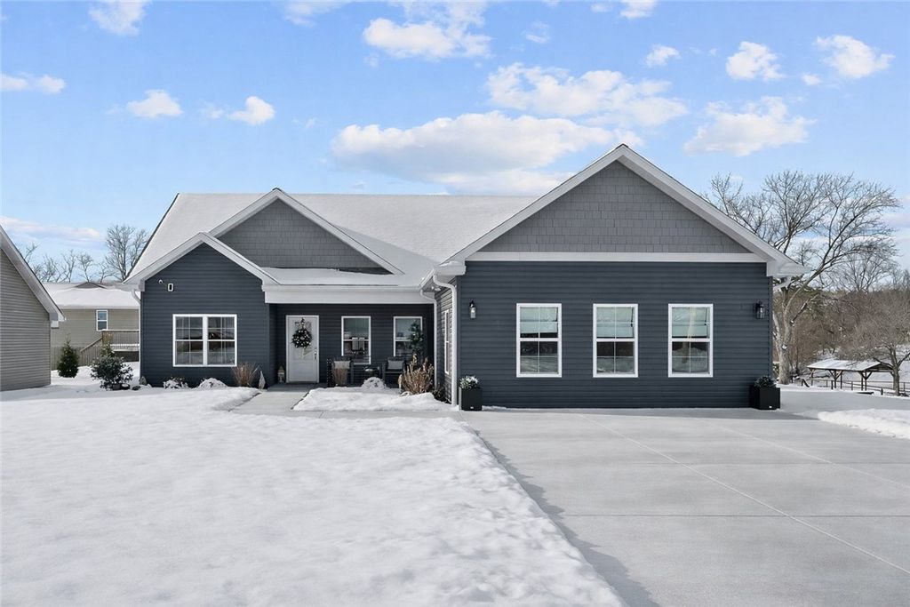 164 Edgewood Ave, Hopewell Twp, PA 15001