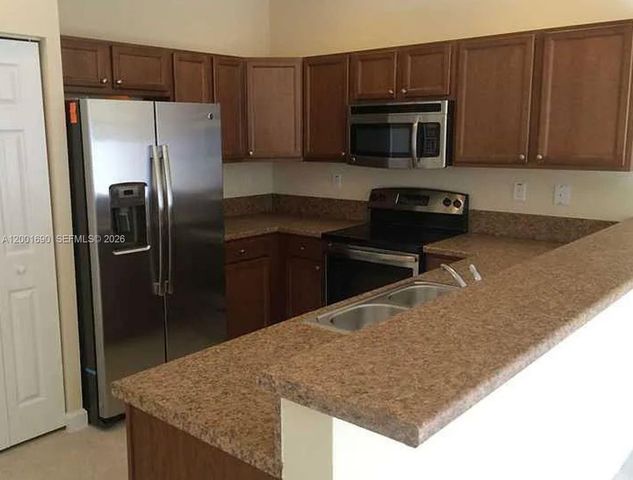 8913 W 35th Way, Hialeah, FL 33018