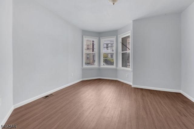 160 S 11Th St, Newark City, NJ 07107