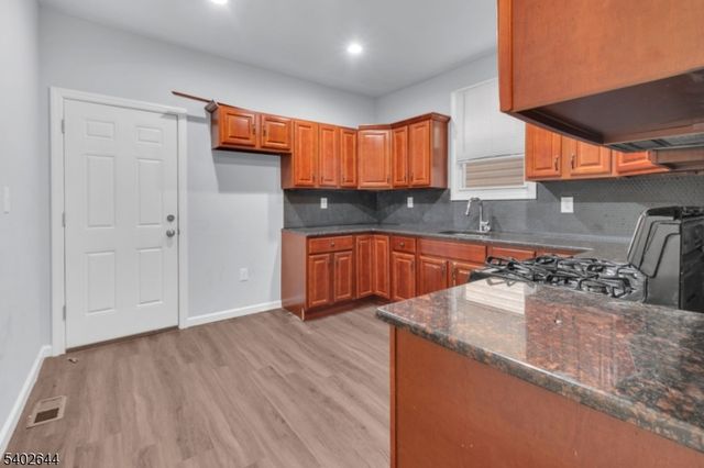 160 S 11Th St, Newark City, NJ 07107