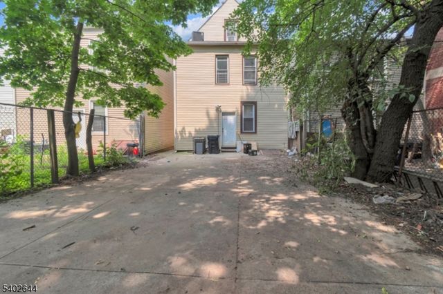 160 S 11Th St, Newark City, NJ 07107