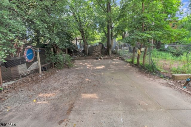 160 S 11Th St, Newark City, NJ 07107