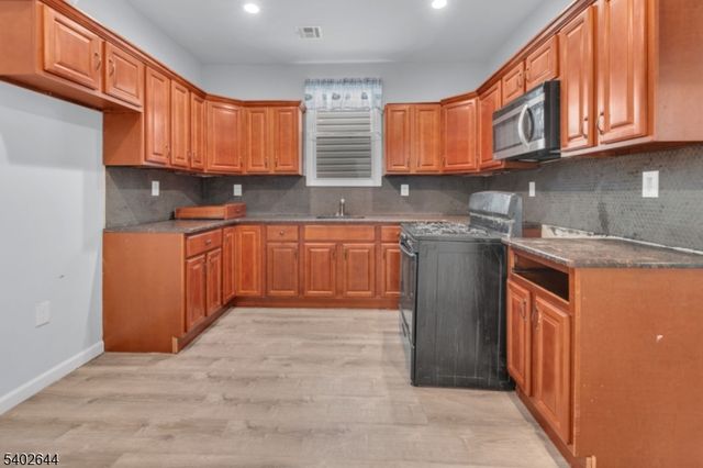 160 S 11Th St, Newark City, NJ 07107