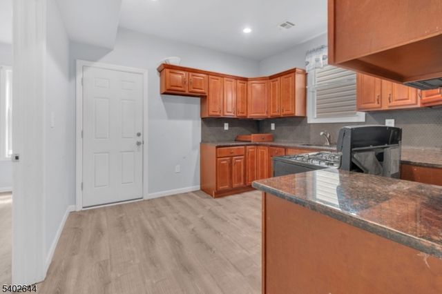 160 S 11Th St, Newark City, NJ 07107