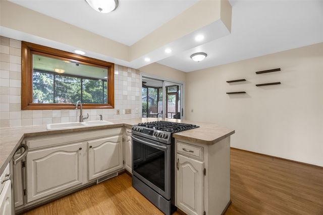 2422 Kilimanjaro Drive NE, Cedar Rapids, IA 52402
