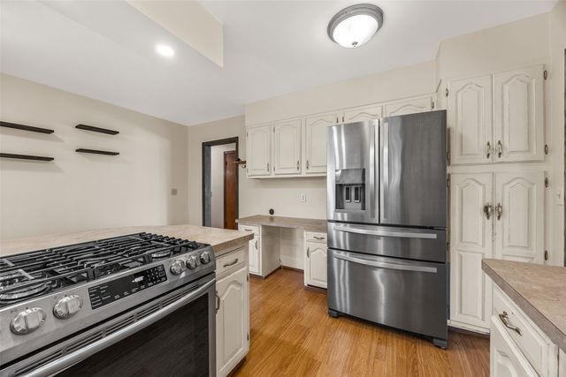 2422 Kilimanjaro Drive NE, Cedar Rapids, IA 52402