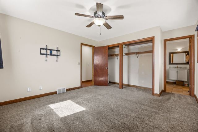 2422 Kilimanjaro Drive NE, Cedar Rapids, IA 52402
