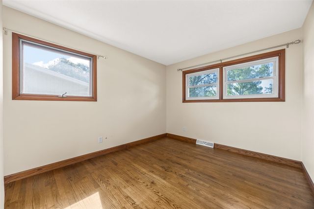 2422 Kilimanjaro Drive NE, Cedar Rapids, IA 52402