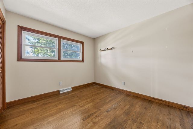 2422 Kilimanjaro Drive NE, Cedar Rapids, IA 52402