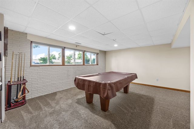 2422 Kilimanjaro Drive NE, Cedar Rapids, IA 52402