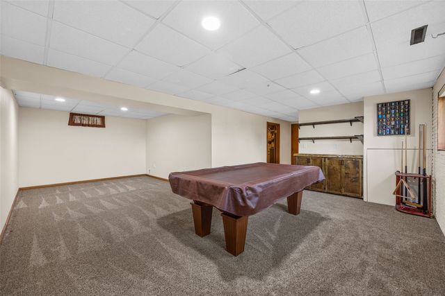 2422 Kilimanjaro Drive NE, Cedar Rapids, IA 52402