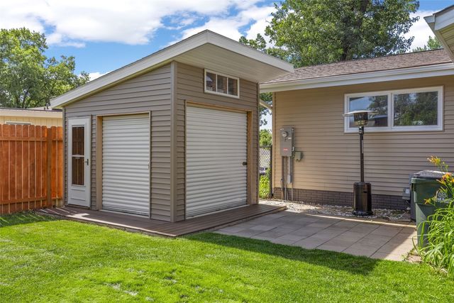2422 Kilimanjaro Drive NE, Cedar Rapids, IA 52402