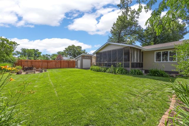 2422 Kilimanjaro Drive NE, Cedar Rapids, IA 52402