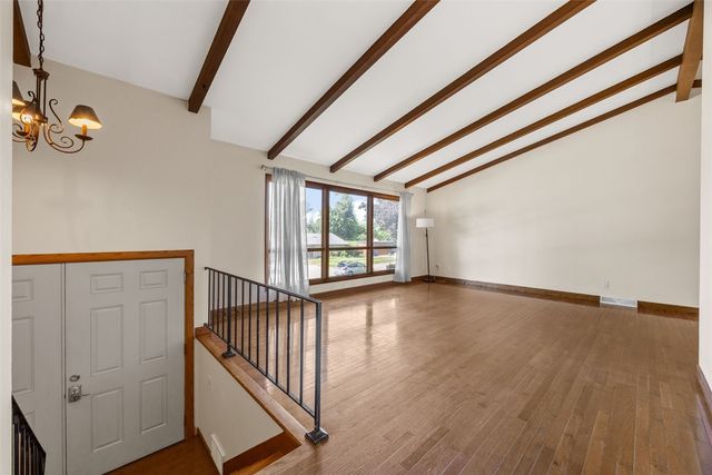 2422 Kilimanjaro Drive NE, Cedar Rapids, IA 52402