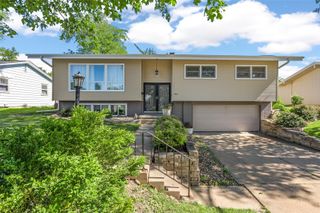 2422 Kilimanjaro Drive NE, Cedar Rapids, IA 52402