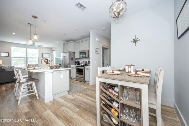 2501 Bienville Boulevard, 222, Ocean Springs, MS 39564