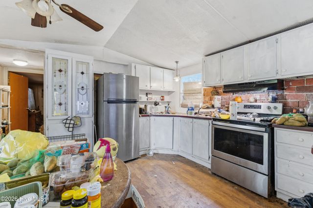 315 Messer Loop Road, Burgaw, NC 28425