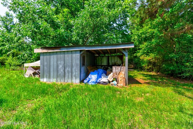 315 Messer Loop Road, Burgaw, NC 28425