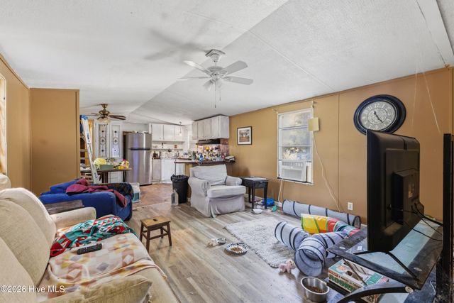 315 Messer Loop Road, Burgaw, NC 28425