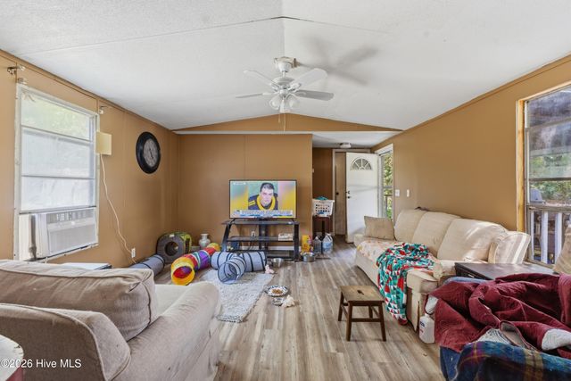 315 Messer Loop Road, Burgaw, NC 28425
