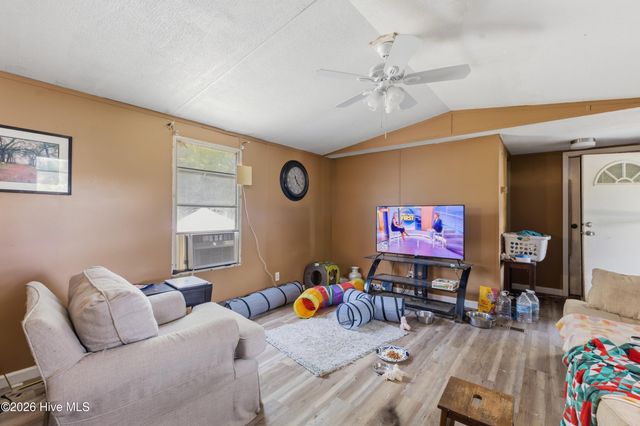 315 Messer Loop Road, Burgaw, NC 28425