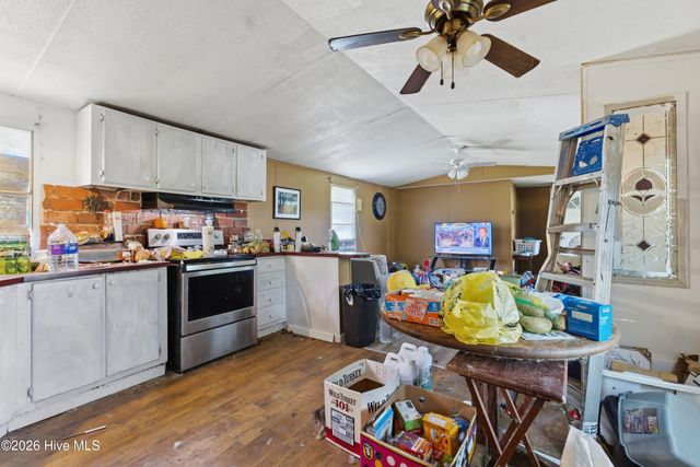 315 Messer Loop Road, Burgaw, NC 28425