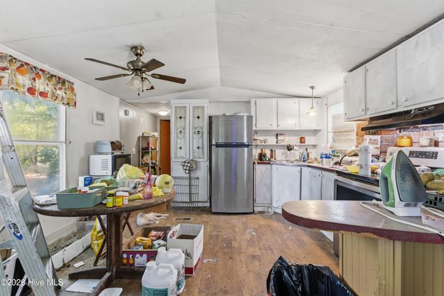 315 Messer Loop Road, Burgaw, NC 28425