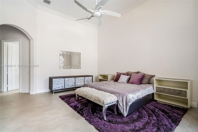 920 Captiva Dr, Hollywood, FL 33019