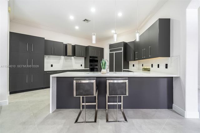 920 Captiva Dr, Hollywood, FL 33019