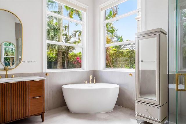 920 Captiva Dr, Hollywood, FL 33019