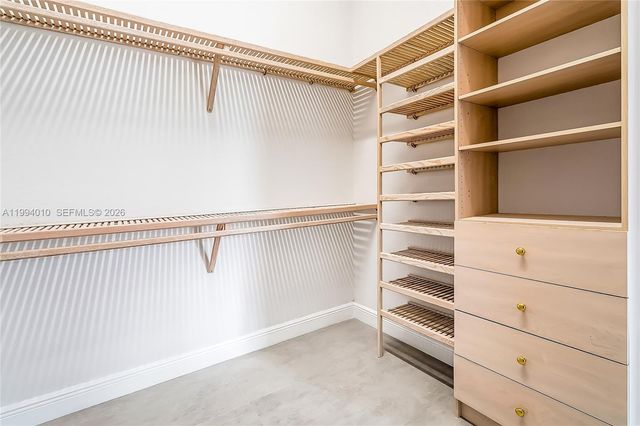 920 Captiva Dr, Hollywood, FL 33019