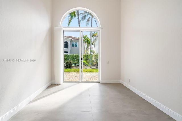 920 Captiva Dr, Hollywood, FL 33019