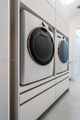 920 Captiva Dr, Hollywood, FL 33019