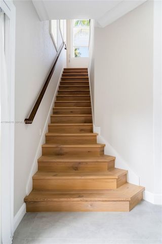 920 Captiva Dr, Hollywood, FL 33019