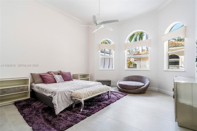 920 Captiva Dr, Hollywood, FL 33019